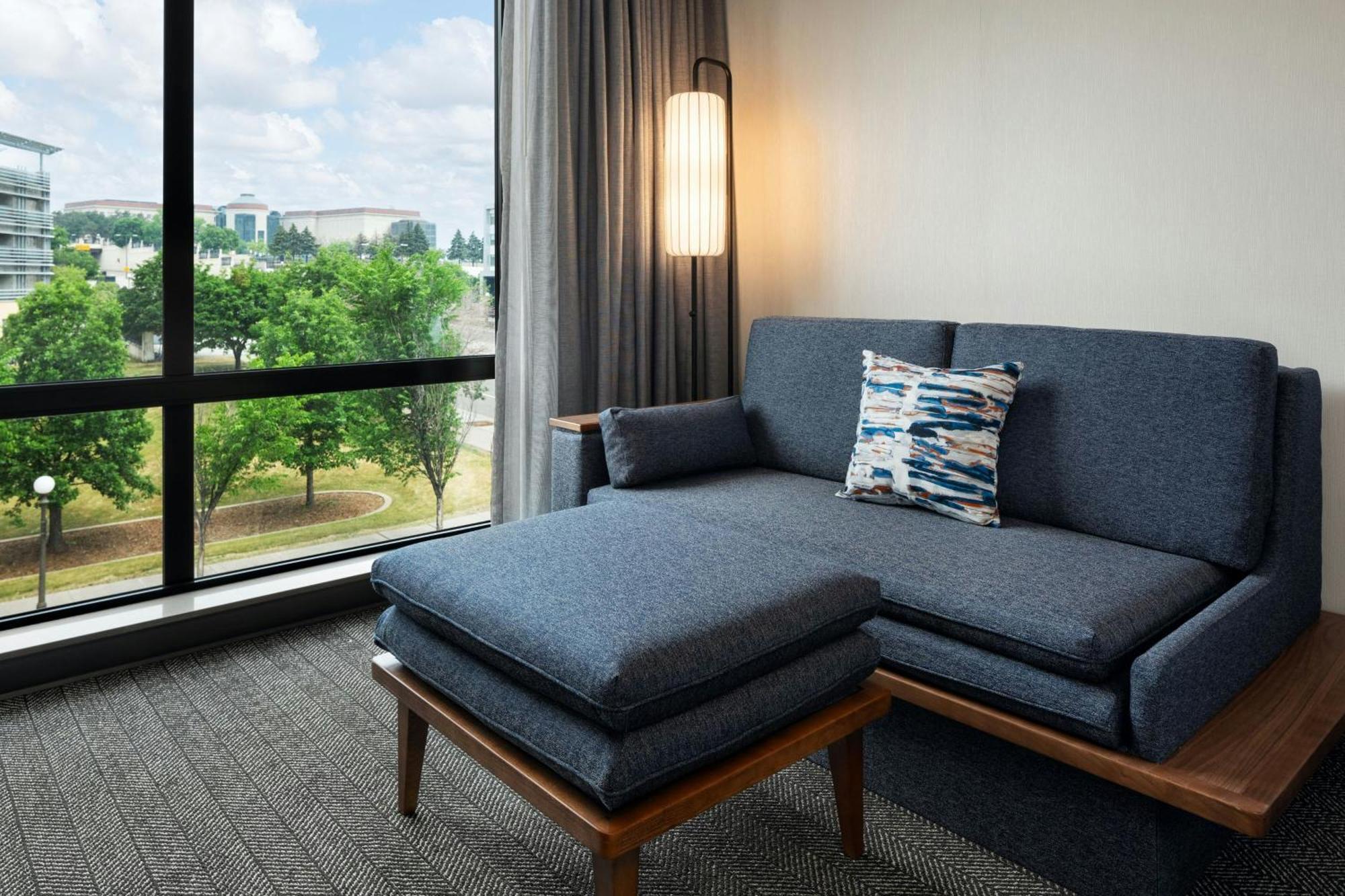Courtyard By Marriott St Paul Downtown Hotel