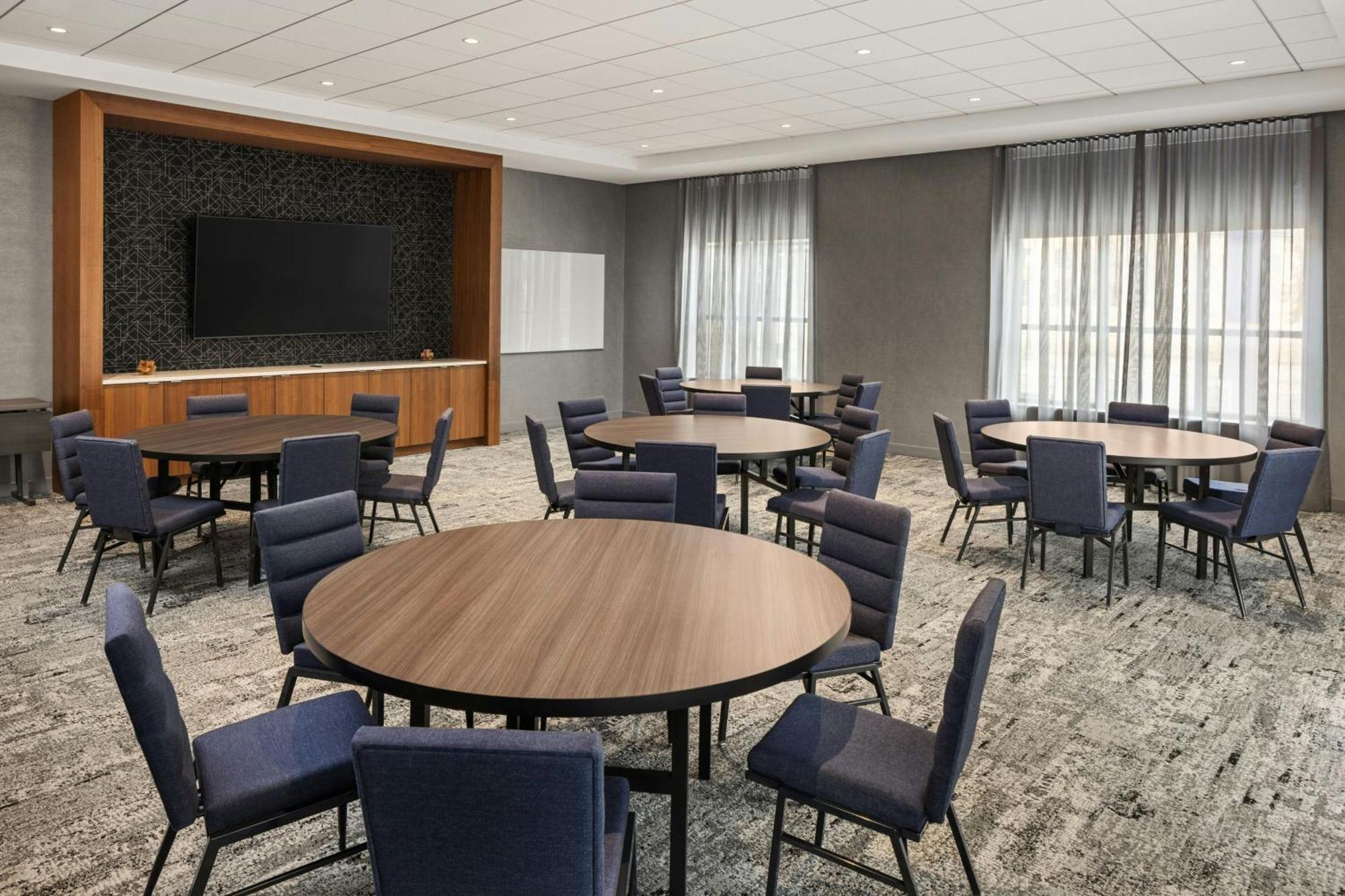 Courtyard By Marriott St Paul Downtown Hotel